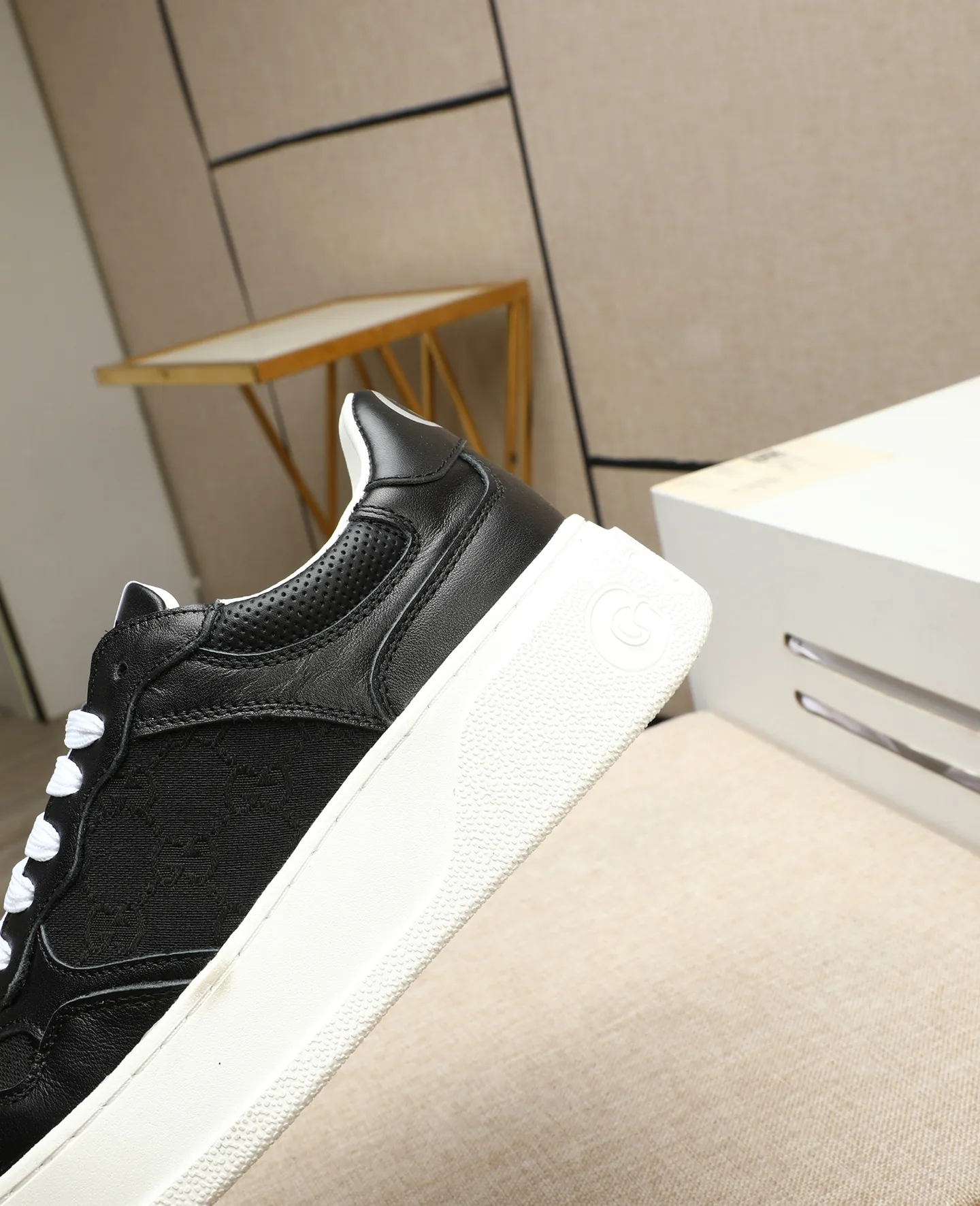 Men's shoes 💰400 GUCCI🔍🔍The latest models are on sale at the same time at the counter. Original calfskin imported from Italy, genuine leather lining, (high-end, extravagant, and classy) with exquisite workmanship. Soles: Original soles specially provided by the original factory. ⚠Exclusive double-layer movable molded soles are super comfortable⚠. Photos of the real thing🎬The real thing is better🔍🔍"High quality·Follow the order" Code number 38-44